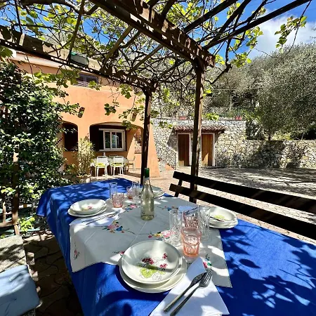 Hostdomus - Arcobaleno * Finale Ligure