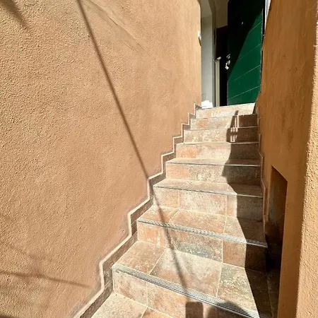 Hostdomus - Arcobaleno Villa *